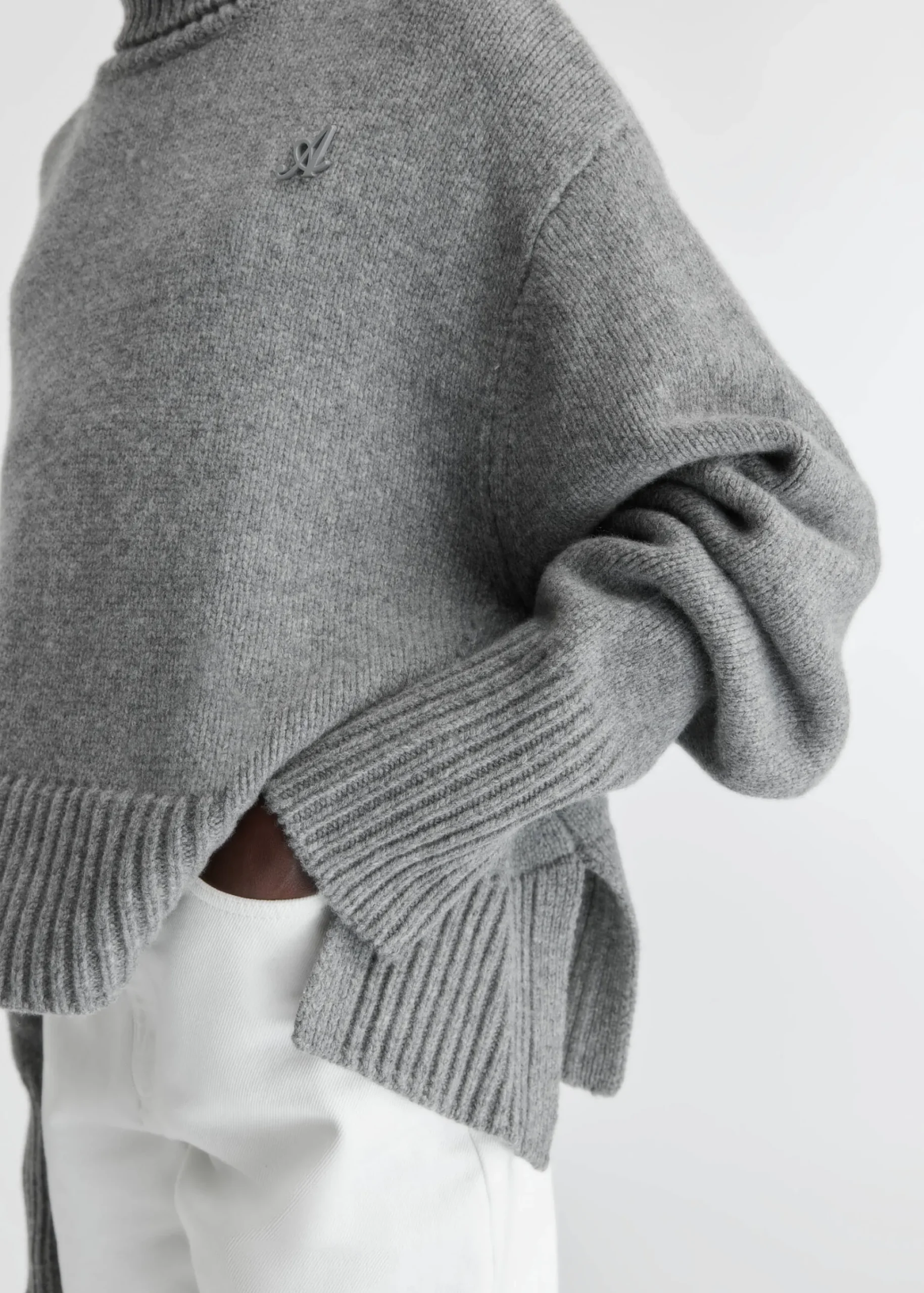 Remain Cropped Sweater